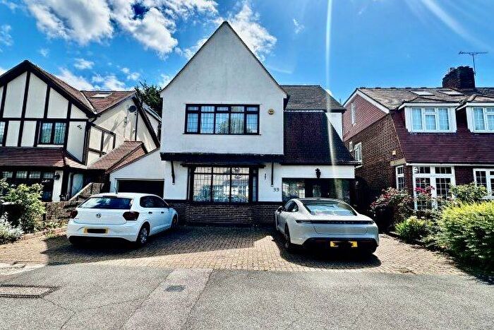 4 Bedroom Detached House To Rent In Brandville Gardens, Ilford, IG6