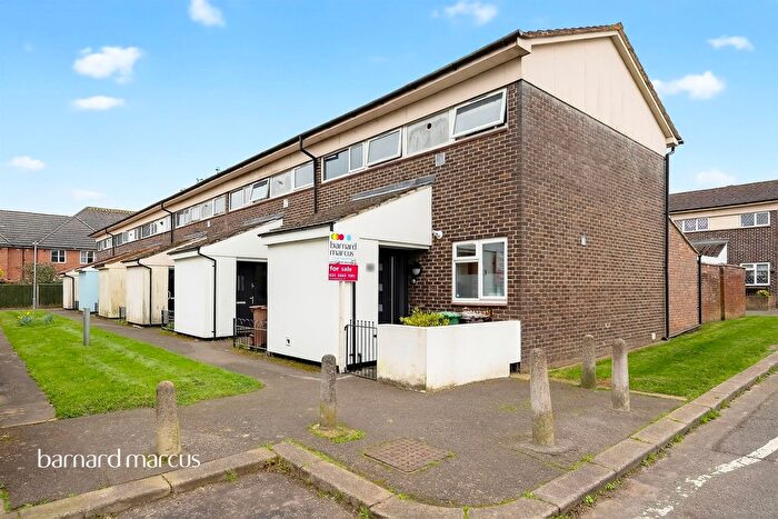 2 Bedroom End Terrace House For Sale In Lindbergh Road, Wallington, SM6