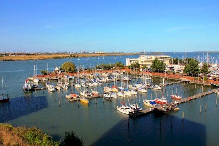 2 Bedroom Flat To Rent In Marina Heights, Gillingham, ME7