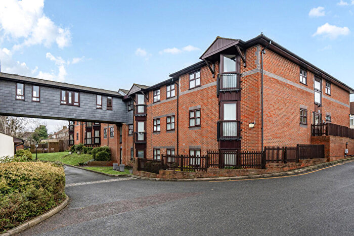 2 Bedroom Apartment For Sale In Woodville Grove, Welling, DA16