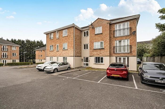 2 Bedroom Flat For Sale In Tarn Howes Close, Thatcham, RG19
