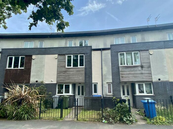 3 Bedroom Mews To Rent In Epsom Avenue, Sale, M33