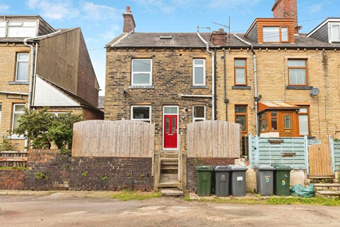 2 Bedroom End Of Terrace House For Sale In Pyrah Street, Wyke, Bradford, BD12