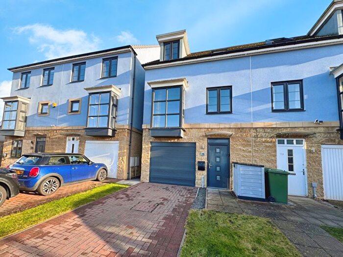 3 Bedroom Town House For Sale In King Oswald Drive, Blaydon-On-Tyne, NE21