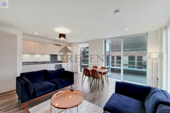 3 Bedroom Apartment To Rent In Quartz Apartments, Deptford, SE14
