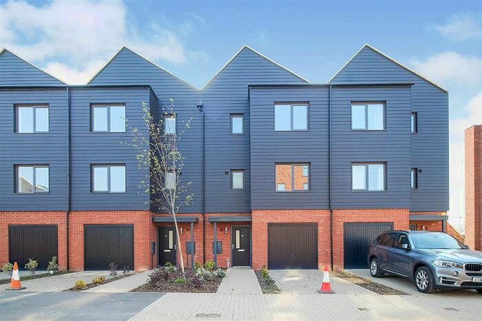 4 Bedroom Town House To Rent In Kingsway Boulevard, Derby, DE22