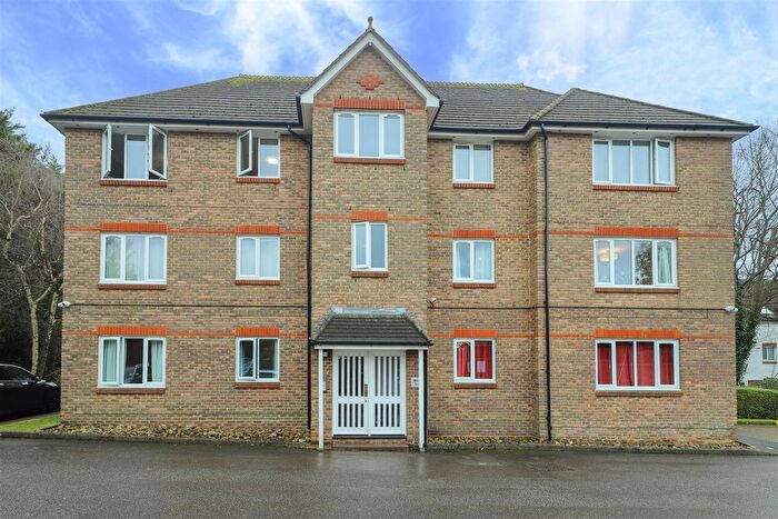 1 Bedroom Flat For Sale In Elm Park Road, Pinner, HA5