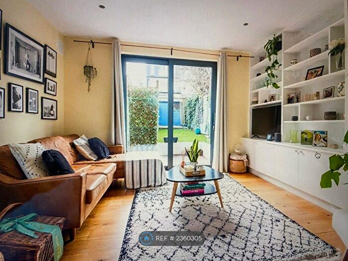 2 Bedroom Maisonette To Rent In Oakbank Grove, London, SE24
