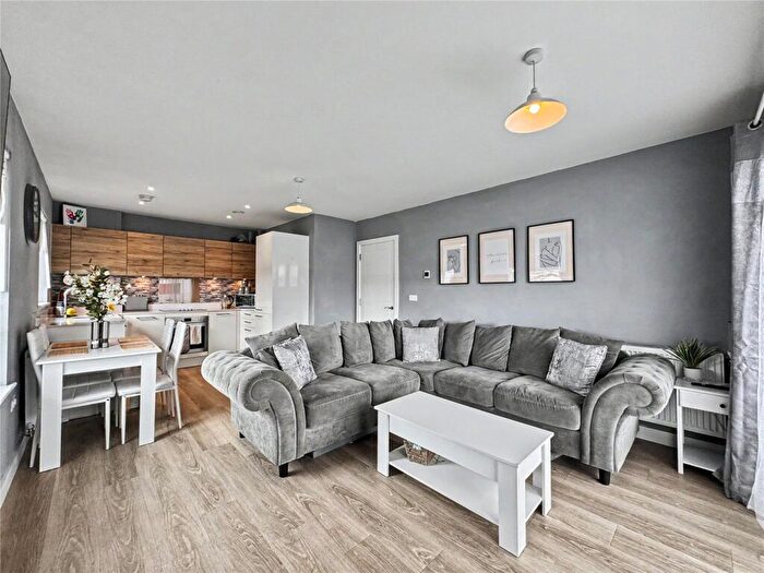 2 Bedroom Flat For Sale In Pegasus Way, Gillingham, Kent, ME7