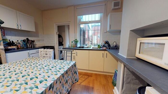 5 Bedroom Terraced House To Rent In Hartley Grove, Woodhouse, Leeds, LS6