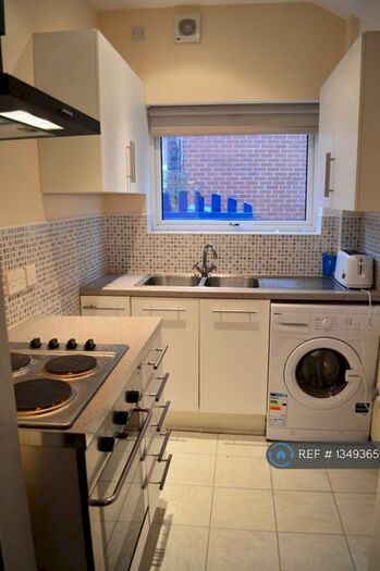 4 Bedroom End Of Terrace House To Rent In Langdon Street, Sheffield, S11