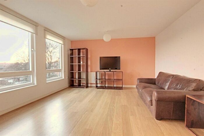 2 Bedroom Flat To Rent In Crown Close, Wood Green, N22