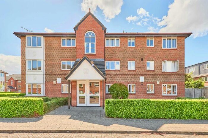 2 Bedroom Flat To Rent In Peartree Avenue, London, SW17