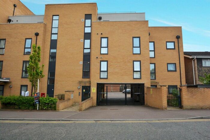 2 Bedroom Flat To Rent In Corbins Lane, South Harrow, HA2