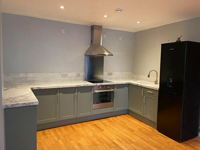 3 Bedroom Flat To Rent In Norwood Road, London, SE24