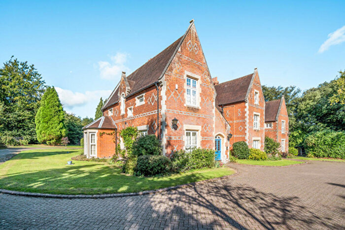 3 Bedroom House For Sale In Wrotham Road, Meopham, Gravesend, DA13