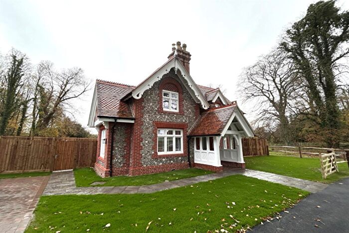 3 Bedroom Detached House To Rent In Oakley, Basingstoke, Hants, RG23
