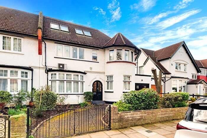 6 Bedroom Semi Detached House For Sale In Arden Road, London, N3