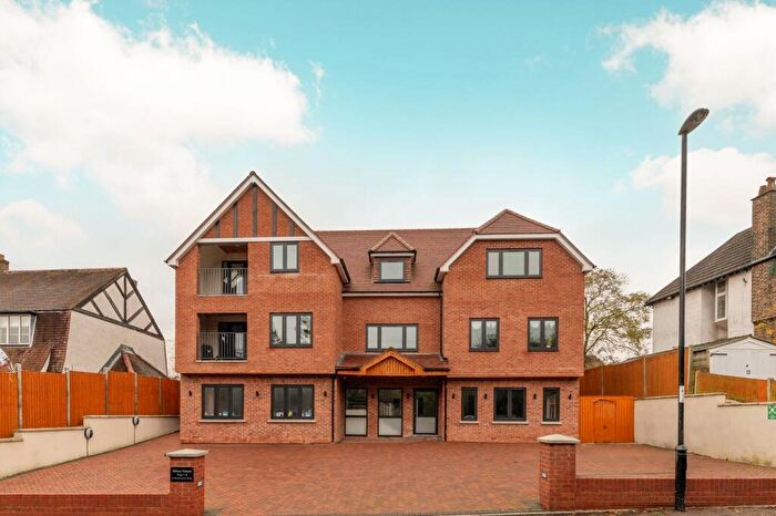 3 Bedroom Flat To Rent In Riddlesdown Road, Purley, CR8