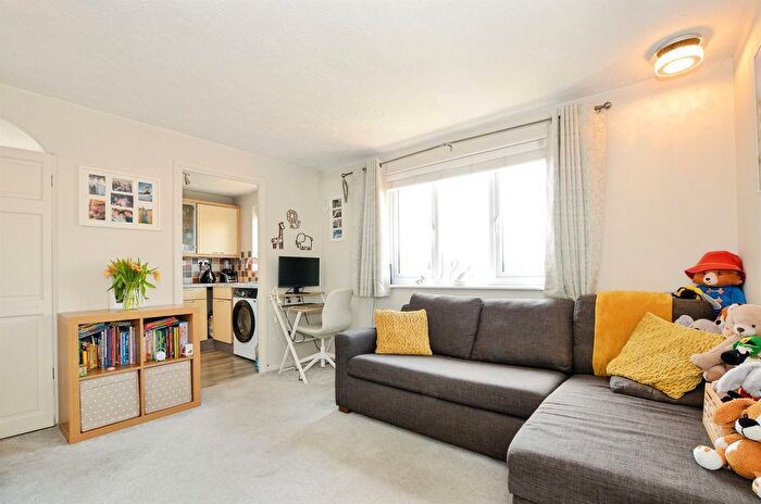 Studio For Sale In Pioneer Way, Watford, WD18