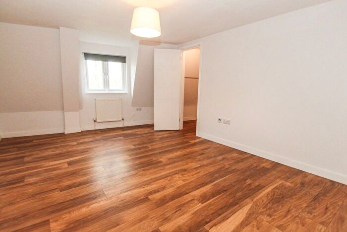2 Bedroom Flat To Rent In Mayville Road, London, Greater London, E11