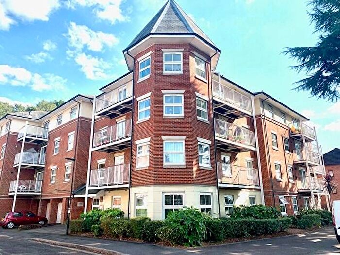 2 Bedroom Apartment To Rent In Hill Lane, SO15