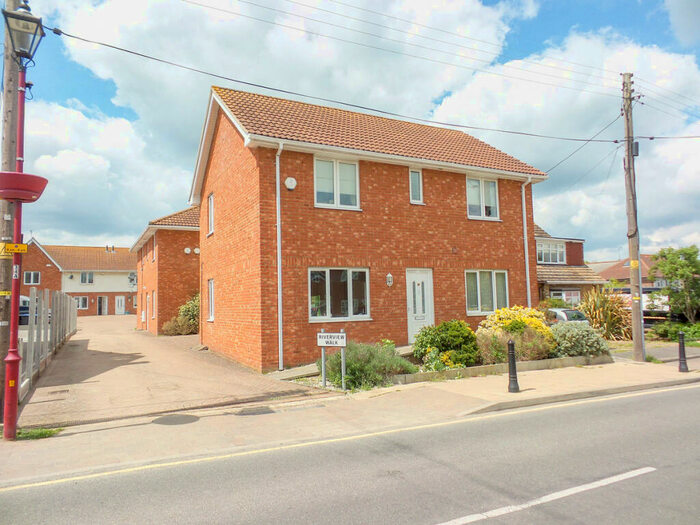 2 Bedroom Flat To Rent In Riverview Walk, Hockley, SS5