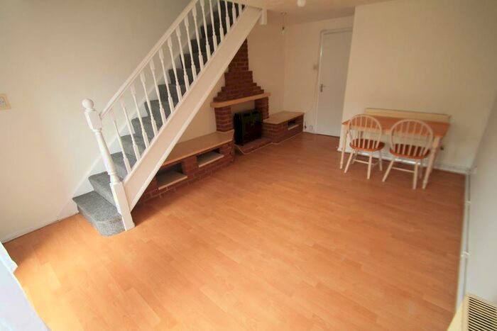 2 Bedroom House To Rent In Swan Mead, Luton, LU4