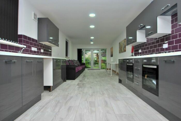 10 Bedroom Terraced House To Rent In Woodville Road, Cathays, CF24