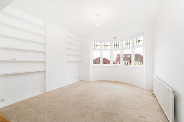 3 Bedroom Maisonette To Rent In Norwood Park Road, West Norwood, SE27