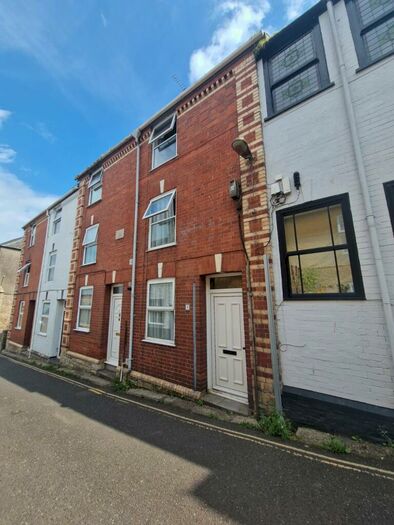 3 Bedroom House To Rent In Castle Street, Axminster, EX13