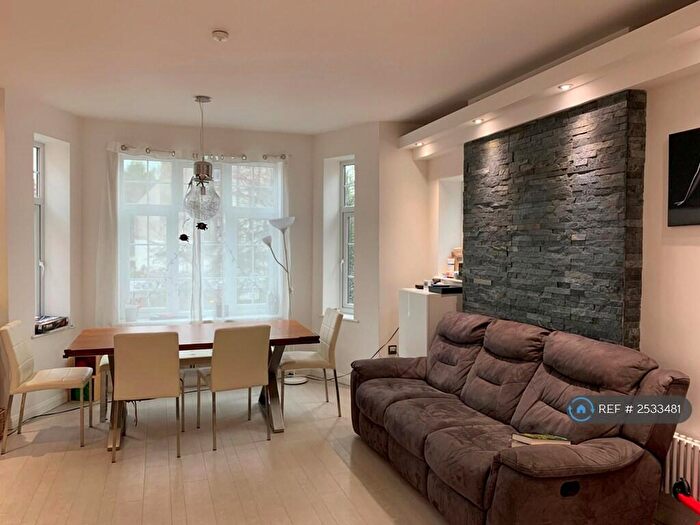 2 Bedroom Flat To Rent In Moreland Court, London, NW2