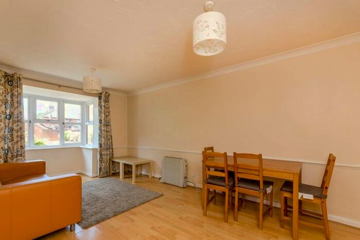 1 Bedroom Flat To Rent In Mangles Road, Guildford, GU1