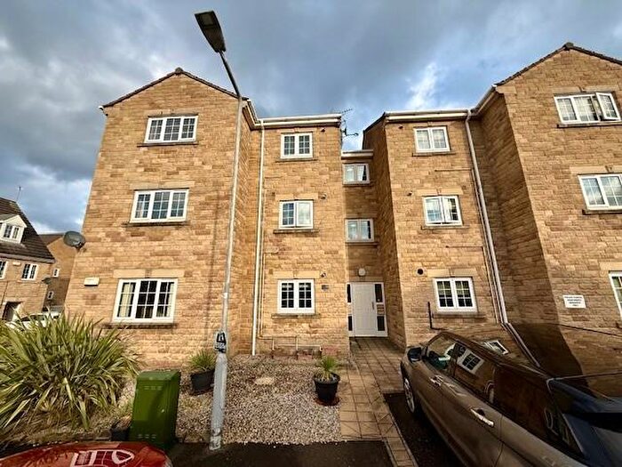 2 Bedroom Apartment For Sale In Loxley Close, Eccleshill, Bradford, BD2