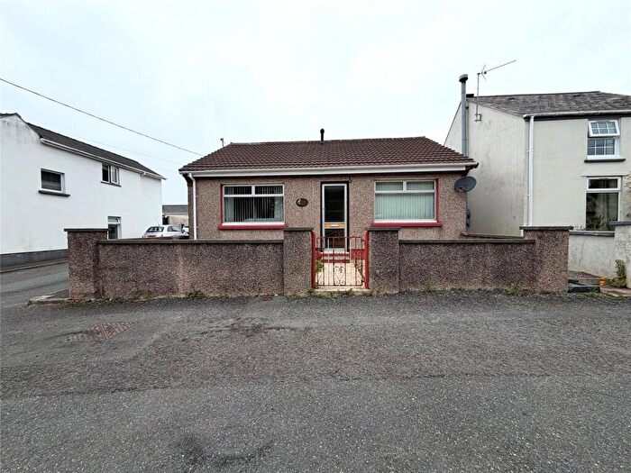 2 Bedroom Bungalow For Sale In Honeyborough Green, Neyland, Milford Haven, Pembrokeshire, SA73