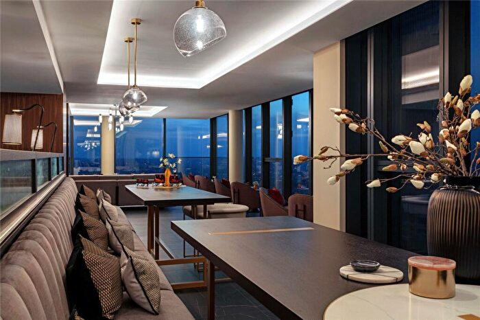 2 Bedroom Apartment To Rent In South Quay Plaza, Marsh Wall, London, E14