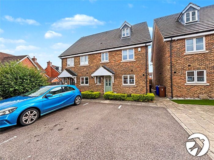 4 Bedroom Semi-Detached House To Rent In Poole Close, Wainscott, Rochester, Kent, ME3