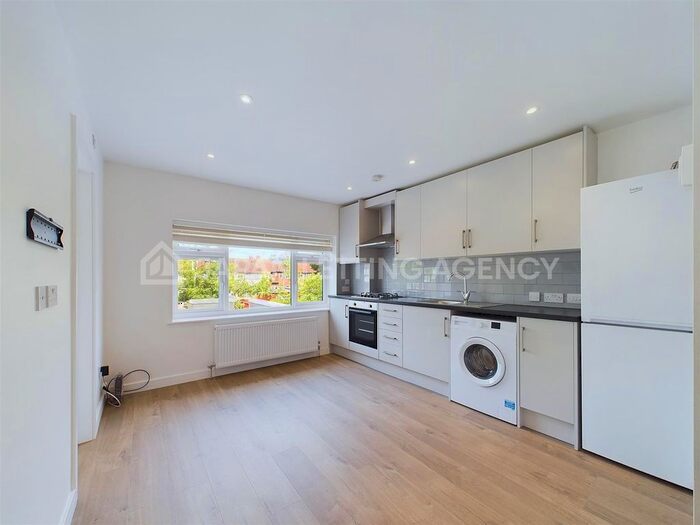 2 Bedroom Flat To Rent In Ennismore Avenue, Greenford, UB6