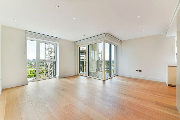 3 Bedroom Flat To Rent In White City Living, London, W12