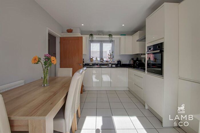 2 Bedroom Chalet For Sale In Rose Gardens, Harwich, CO12