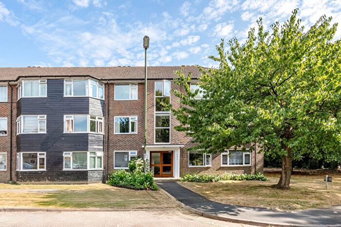 2 Bedroom Flat For Sale In Hurst Court, Horsham, RH12