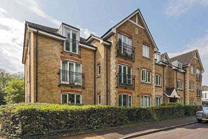 2 Bedroom Flat To Rent In Hollyfield Road, Surbiton, KT5