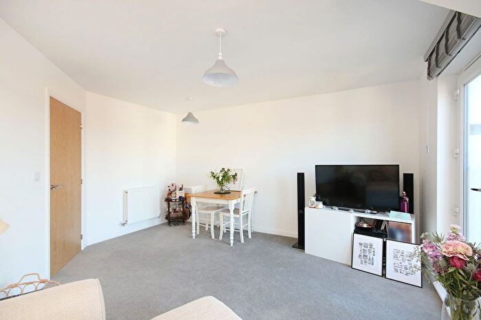 2 Bedroom Flat For Sale In Oak Dene Way, Waverley, S60