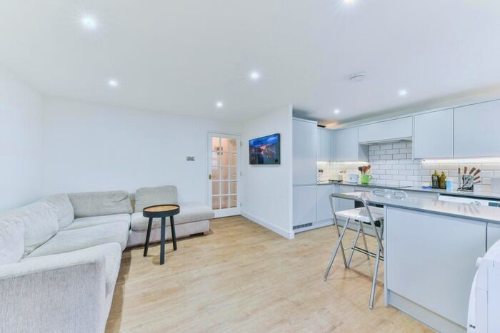 1 Bedroom Flat To Rent In Corbidge Court, Glaisher Street, Deptford, London, SE8