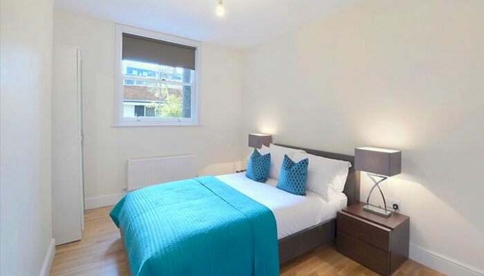 3 Bedroom Flat To Rent In Hamlet Gardens, London, W6