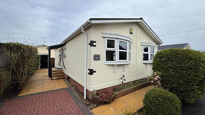 2 Bedroom Mobile/park Home For Sale In Mossways Park, Wilmslow, SK9