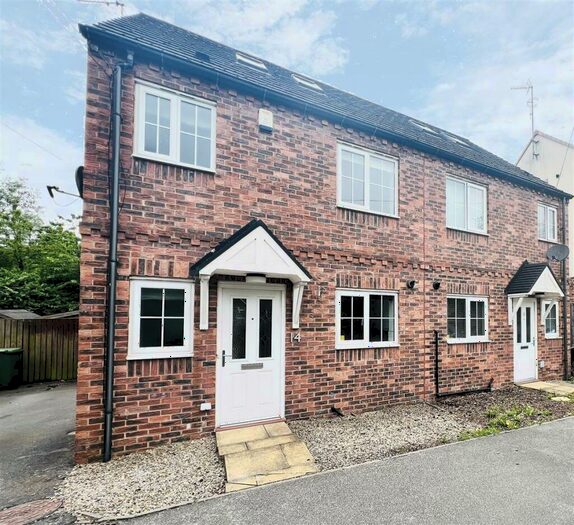 3 Bedroom Semi-Detached House To Rent In Potternewton Mount, Leeds, LS7