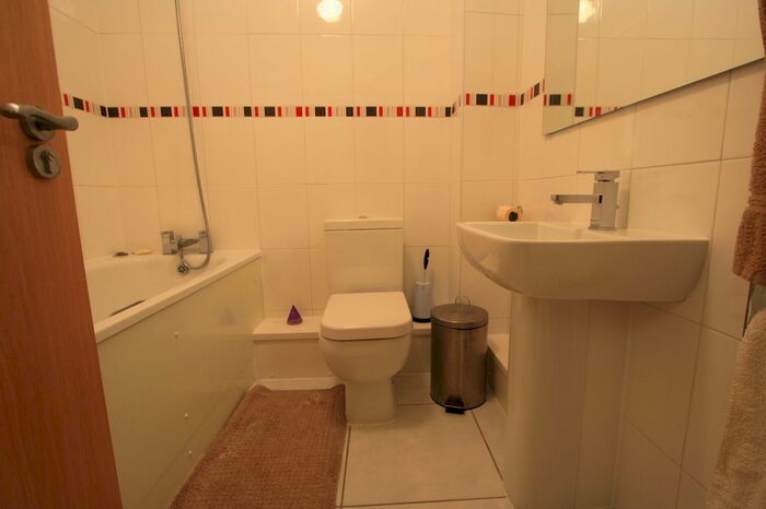 2 Bedroom Flat To Rent In Eaton Road, Sutton, SM2