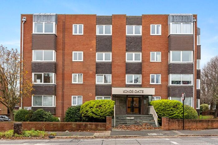 3 Bedroom Flat To Rent In Kings Gate, The Drive, Hove, BN3