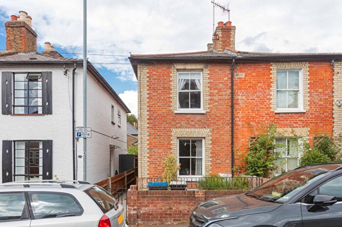 Semi-Detached House To Rent In New Road, Kingston Upon Thames, KT2